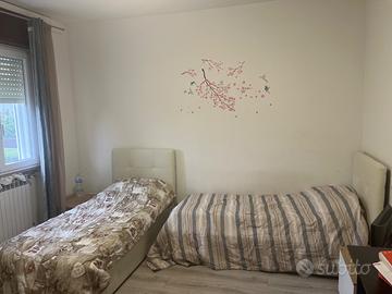 camera da letto ragazze/i con armadio e comodini