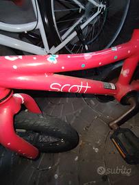 Bici Scott rossa da bambini con gomme gonfiabili