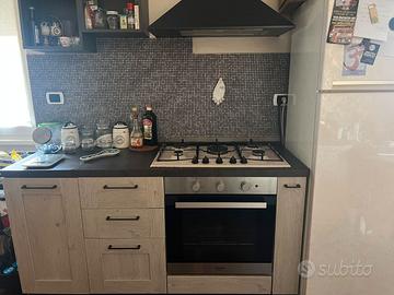 Cucina completa di elettrodomestici