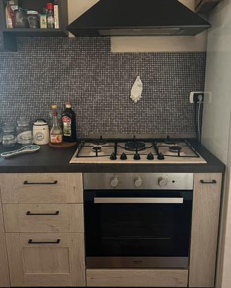 Cucina completa di elettrodomestici