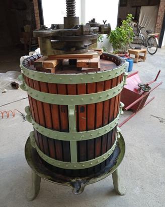 Attrezzature da vino e torchio