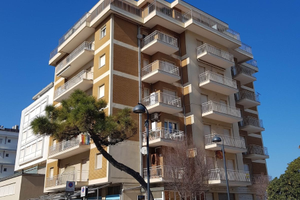 Locale di mq.300 sulla spiaggia di Igea Marina