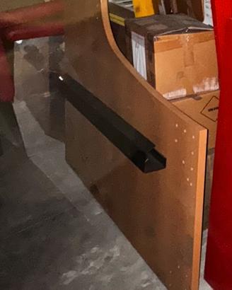 Scrivania ufficio angolare in legno.