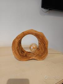 lampada in legno di ulivo 