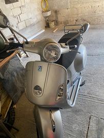 Vespa Gts 125