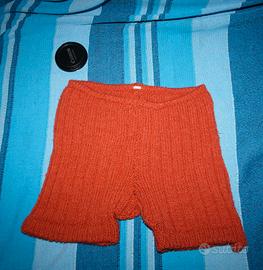 Pantaloncini bambino in lana fatti a maglia vintag