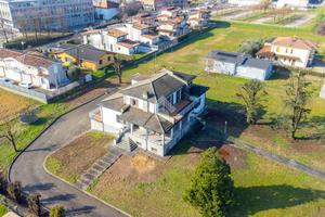 TRIFAMILIARE A PARMA