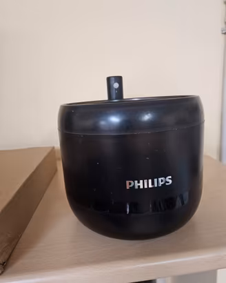 distributore  automatico  acqua  e di crocchette