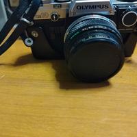 macchina fotografica Olympia e teleobiettivo 