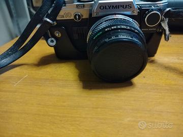 macchina fotografica Olympia e teleobiettivo 