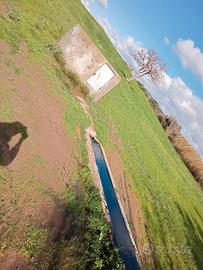 Terreno con pozzo d' acqua