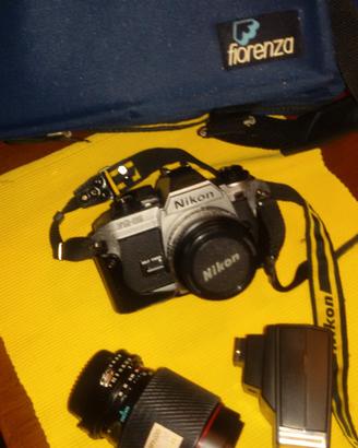 Nikon reflex +zoom  con flash 