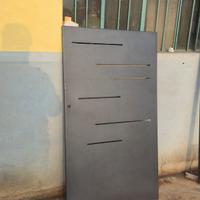 Pannello metallico con predisposizione serratura