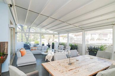 Appartamento di 345 m² con 5 locali e box auto a R