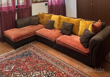 Ampio divano ad angolo + secondo set coperture