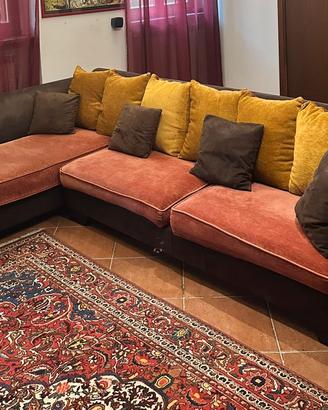 Ampio divano ad angolo + secondo set coperture