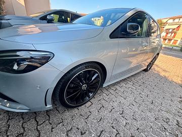 Mercedes classe B 180d AMG Bussines Extra automati