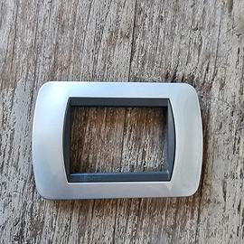 placca living international 3 posti argento met