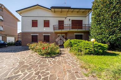 BIFAMILIARE A REGGIO NELL'EMILIA