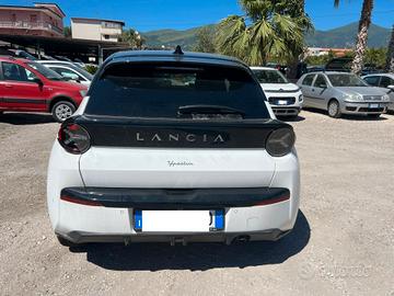 Lancia Ypsilon Hybrid e-DCT Edizione Cassina