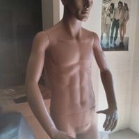 manichino uomo per abbigliamento 