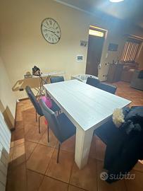 Tavolo allungabile con 6 sedie