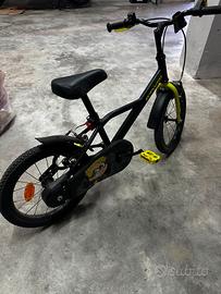 bici per bambini B'Twin 500 "Dark Hero" di