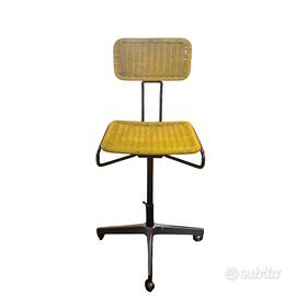 Sedia girevole da bistrot intrecciata anni 70.