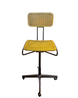 Sedia girevole da bistrot intrecciata anni 70.
