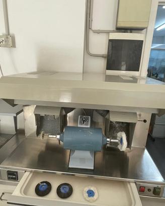 Attrezzatura laboratorio odontotecnico