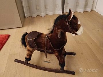 cavalluccio a dondolo