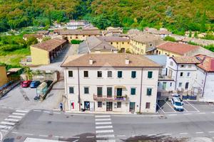 3 LOCALI A AFFI