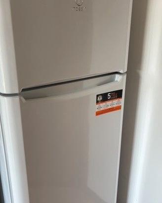 INDESIT Frigo mod TIAA_PARI AL NUOVO