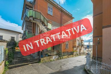 TOMBA DI NERONE - QUADRILOCALE CON BALCONI IN PALA
