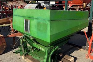 Spandiconcime Eurospand 833 E da 750 kg di capacit