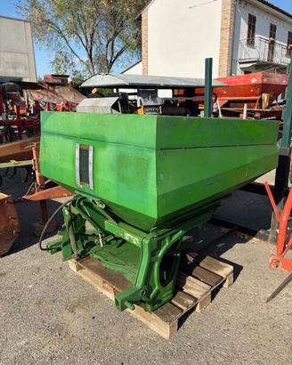 Spandiconcime Eurospand 833 E da 750 kg di capacit