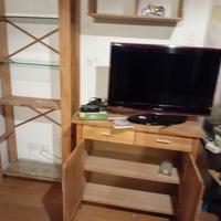 Mobile e due scaffali per soggiorno