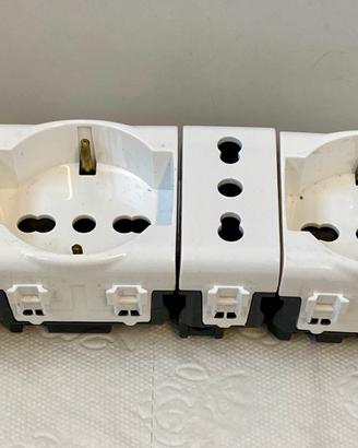 4 Prese 2 Poli e Terra 10/16A