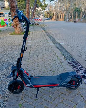 Monopattino elettrico NINEBOT ZT3 pro