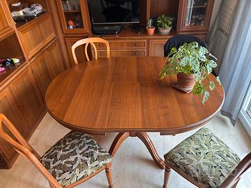 Tavolo da pranzo e sedie