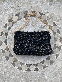 Pochette nera e oro fatta a mano in lycra in italy
