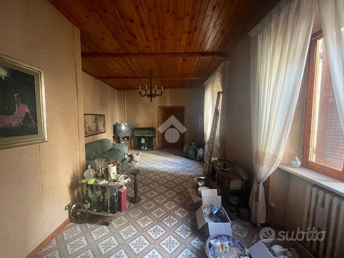4 LOCALI A SUBIACO - Vista 3