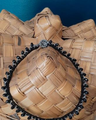 Collana uncinetto nera con pietre nere