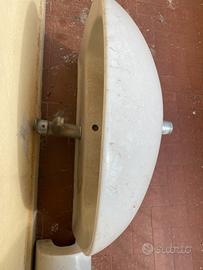 Lavabo con rubinetto