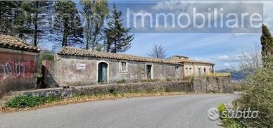 Terreno 17.000mq con fabbricato a Linguaglossa