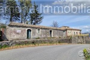 Terreno 17.000mq con fabbricato a Linguaglossa
