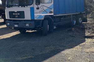 Man f2000 gru legname