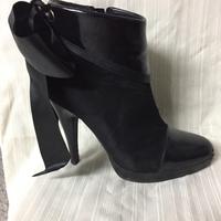 Stivaletti in camoscio nero