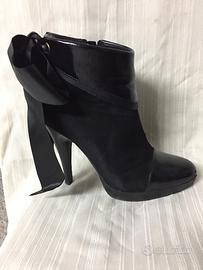 Stivaletti in camoscio nero