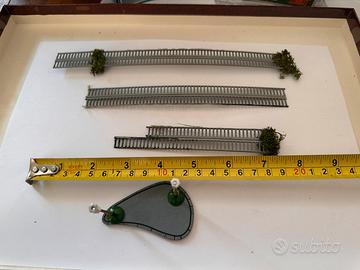 Piante lampioni cartelli per diorama trenino H0